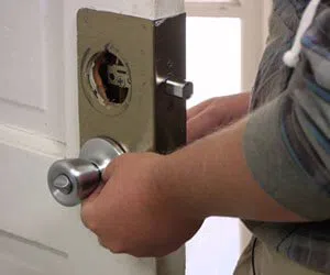 Capitol Locksmith Service Springfield, MA 413-298-2438 - locksmith-12